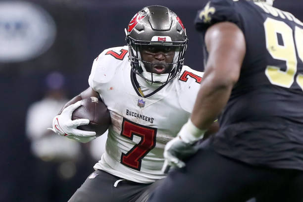 Tampa Bay Buccaneers runningback Leonard Fournette carries the ball during the Tampa Bay Buccaneers-New Orleans Saints regular season game on...
