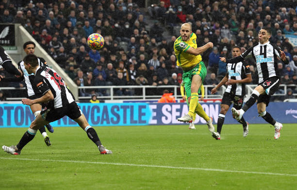 Teemu Pukki of Norwich City scores their side's first goal during the Premier League match between Newcastle United and Norwich City at St. James...