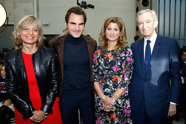 Une économie française ... - Page 14 Tennis-player-roger-federer-and-his-wife-mirka-federer-standing-of-picture-id612809750?k=6&m=612809750&s=612x612&w=0&h=f-AHB5GhKoZJSkA8Kap7yFHM5nU8BjCf1kW9EVUu4-M=