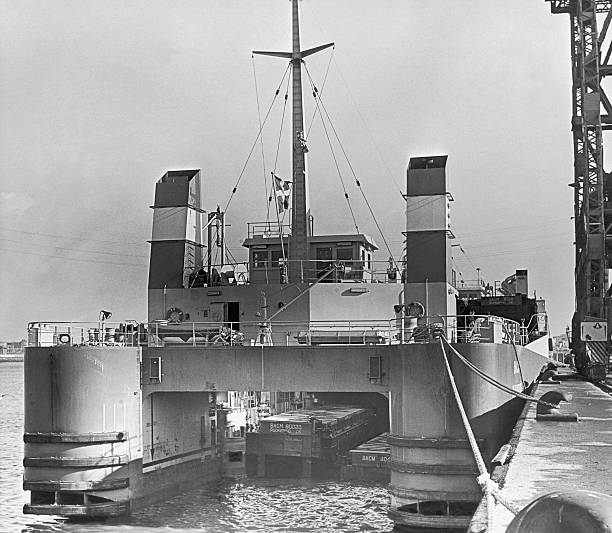 https://media.gettyimages.com/photos/the-bacat-1-seen-here-at-the-south-bank-wharf-the-bacat-1-is-the-picture-id592339794?k=6&m=592339794&s=612x612&w=0&h=8pejWA_qdBZVK_qJnzlL_t7W78knAD9hJOgtHF0vQmk=