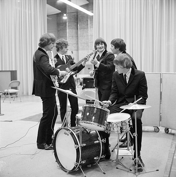 The Byrds at a recording session in Los Angeles, California, January 28, 1965 Pictures | Getty ...