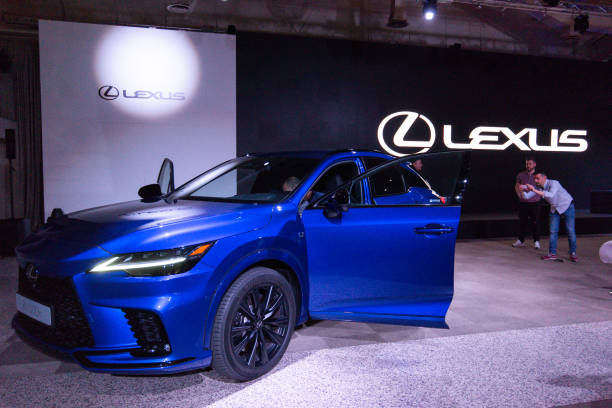 the japanese automaker lexus presents in spain the fifth generation picture