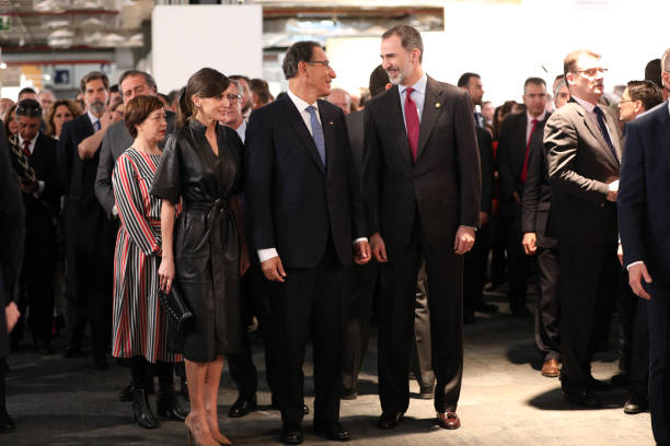 the-president-of-peru-vizcarra-the-king-felipe-vi-and-the-queen-seen-picture-id1128091423