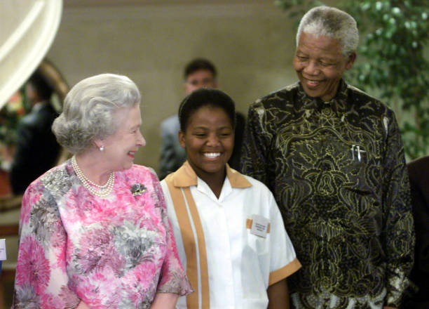 the-queen-and-former-south-african-president-nelson-mandela-with-picture-id830278742