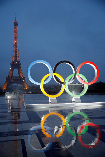 Paris City Hall Unveils Olympic Rings At Le Trocadero In Paris Photos ...
