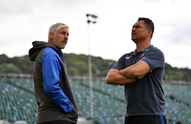 BATH, ENGLAND - SEPTEMBER 09: Todd Blackadder, Baths Director of Rugby talks with Tabai Matson, Head Coach of Bath prior to the Aviva Premiership match between Bath Rugby and Saracens at Recreation Ground on September 9, 2017 in Bath, England. (Photo by Dan Mullan/Getty Images)