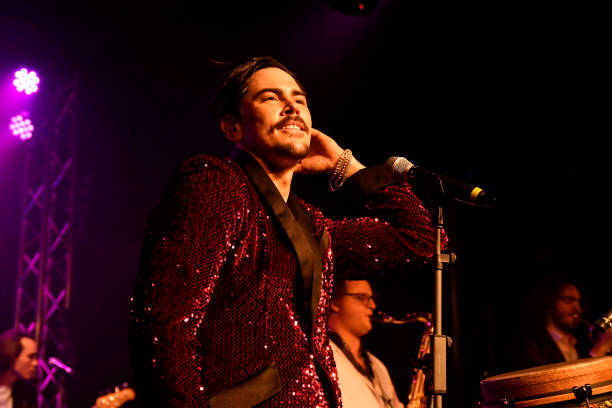 CA: Tom Sandoval And The Most Extras Perform At The Canyon