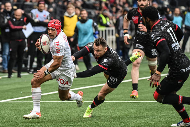 Toulon's South African winger Cheslin Kolbe (L) hands off Lyon's Fijian wing Noa Seru Nakaitaci during the French Top 14 rugby union match between Lyon (LOU) and Toulon (RCT) at the Matmut Stadium de Gerland in Lyon, eastern France, on April 2, 2022. (Photo by OLIVIER CHASSIGNOLE / AFP) (Photo by OLIVIER CHASSIGNOLE/AFP via Getty Images)