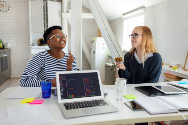 two businesswomen on break - black developer stock pictures, royalty-free photos & images