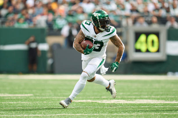 Tyler Conklin of the New York Jets runs with the ball after a catch against the Cincinnati Bengals at MetLife Stadium on September 25, 2022 in East...