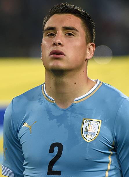 Diferentes fenotipos y grupos étnicos de Latinoamérica Uruguays-jose-maria-gimenez-looks-on-during-the-friendly-match-and-picture-id467996668?k=6&m=467996668&s=612x612&w=0&h=NZT8tRy3_BYXls5GBDTkHhjcxmhzJXX3R5mV2427b4s=