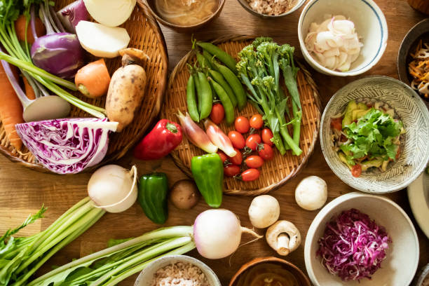 vegan food and ingredients - comidades saudáveis  - fotografias e filmes do acervo