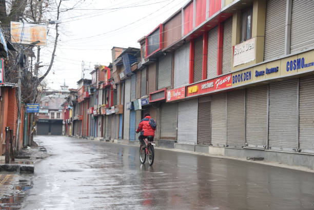 IND: Streets In Srinagar Wear Deserted Look Amid Weekend Lockdown Due To Surge In COVID Cases
