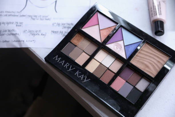view of a mary kay makeup palett during mary kay at tracy reese fw17 picture id634935416?k=20&m=634935416&s=612x612&w=0&h=hlR4n3Wd4YoMOqHz3IF93hG4 Qtz3hi3koiWJSTgps8=
