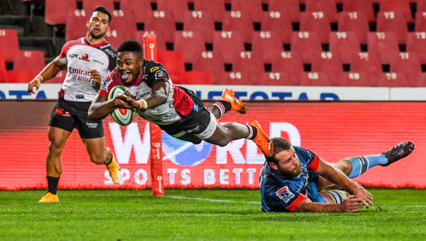 JOHANNESBURG, SOUTH AFRICA - NOVEMBER 07: Wandisile Simelane of the Lions on the offensive culminating in a try during the Super Rugby Unlocked match between Emirates Lions and Vodacom Bulls at Emirates Airline Park on November 07, 2020 in Durban, South Africa. (Photo by Sydney Sehibedi/Gallo Images/Getty Images)