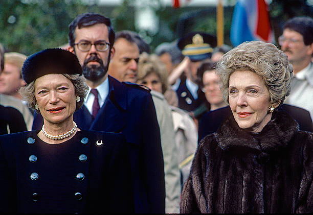 washington-dc-11131984-first-lady-nancy-reagan-on-the-south-lawn-of-picture-id526978886