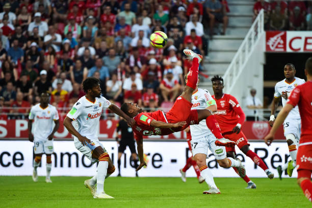 Championnat de France de football LIGUE 1 2018-2019-2020 - Page 24 Wesley-said-of-dijon-during-the-ligue-1-barrages-match-between-dijon-picture-id1147644667?k=6&m=1147644667&s=612x612&w=0&h=uXvNFp1x2EjADB8Qq_4pUB8ZsZOTro51_vdYFU1MyZ4=