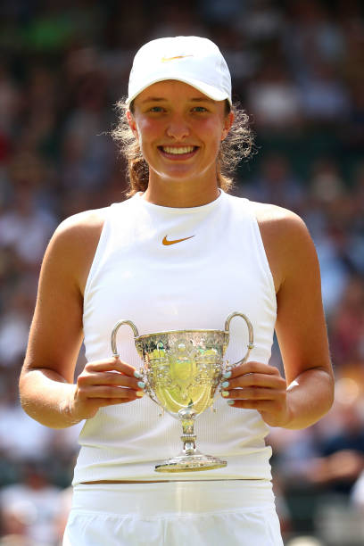 INFOS TENNIS : RESULTATS ET "BREVES" - Page 65 Winner-iga-swiatek-of-poland-holds-her-trophy-after-the-girls-singles-picture-id998547518?k=6&m=998547518&s=612x612&w=0&h=15SwIzhoWVNDQPqb7a3y0ftoDR5dh9GJ9jPl3p4ACYU=