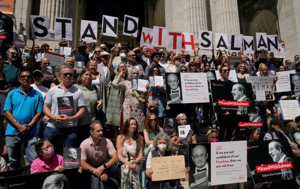 NY: New York Literary Community Rallies In Support Of Salman Rushdie Week After Stabbing