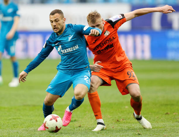 Yohan Mollo (l.) only had limited playing time at Zenit. (Photo by Epsilon/Getty Images)