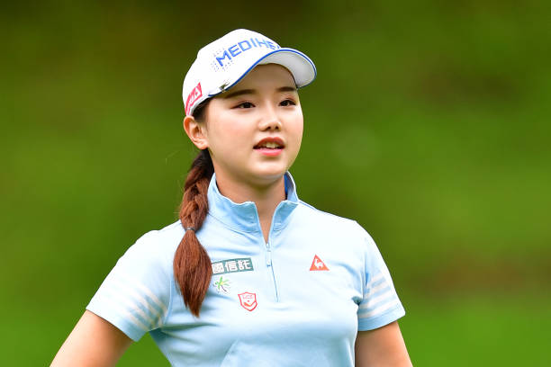 https://media.gettyimages.com/photos/yuting-seki-of-china-reacts-on-the-6th-green-during-the-first-round-picture-id1166935825?k=6&m=1166935825&s=612x612&w=0&h=urYRUdTZMPaWX8iSAXHKZwgKN6Rb6-54rufU1mUufV4=