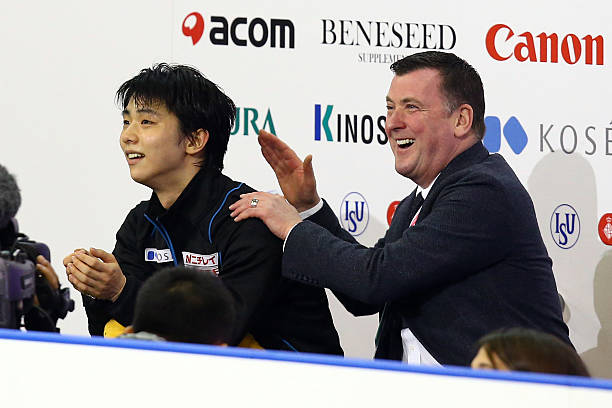 yuzuru-hanyu-of-japan-celebrates-with-hi