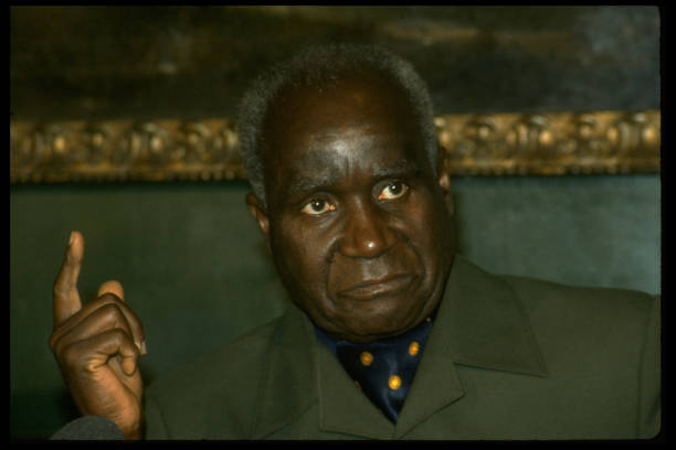 Zambian ldr Kenneth Kaunda at press conf between sessions of Commonwealth meetings on possible economic sanctions toward South Africa re Apartheid