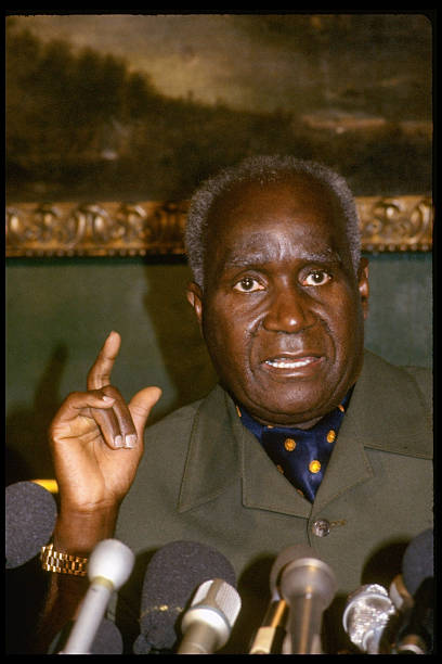 Zambian ldr Kenneth Kaunda at press conf between sessions of Commonwealth meetings on possible economic sanctions toward South Africa re Apartheid