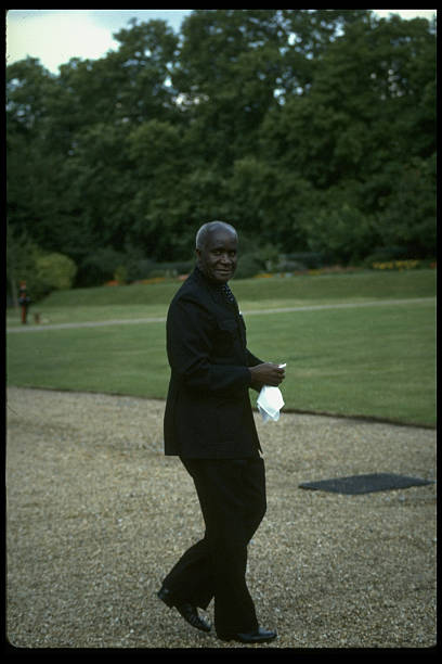 Zambian ldr Kenneth Kaunda outside Commonwealth meetings on possible economic sanctions toward South Africa re Apartheid