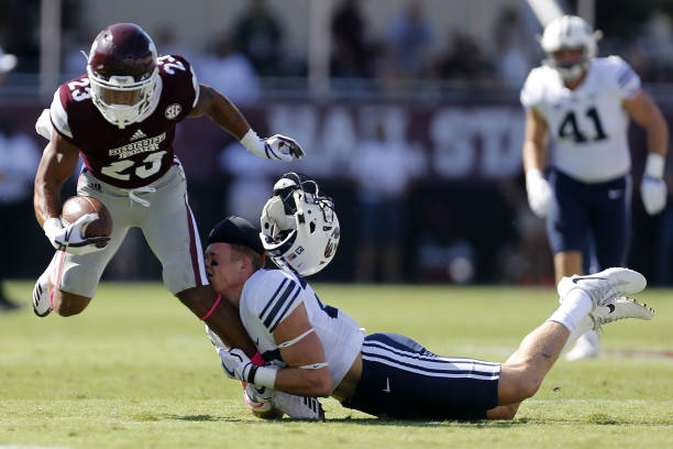 https://media.gettyimages.com/photos/zayne-anderson-of-the-brigham-young-cougars-tackles-keith-mixon-of-picture-id861303614?k=6&m=861303614&s=612x612&w=0&h=3VlEZEjAPSBQuCHLdJW-xNwzm0raSvDcsd_ZK772rok=
